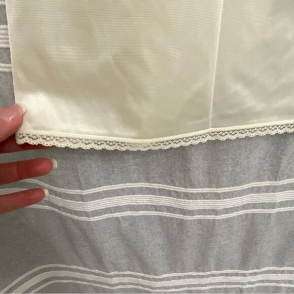 VANITY FAIR / Cream 30" Slip Size L - Picture 5 of 8
